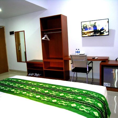 Hotel Delima Banjarmasin  Buitenkant foto