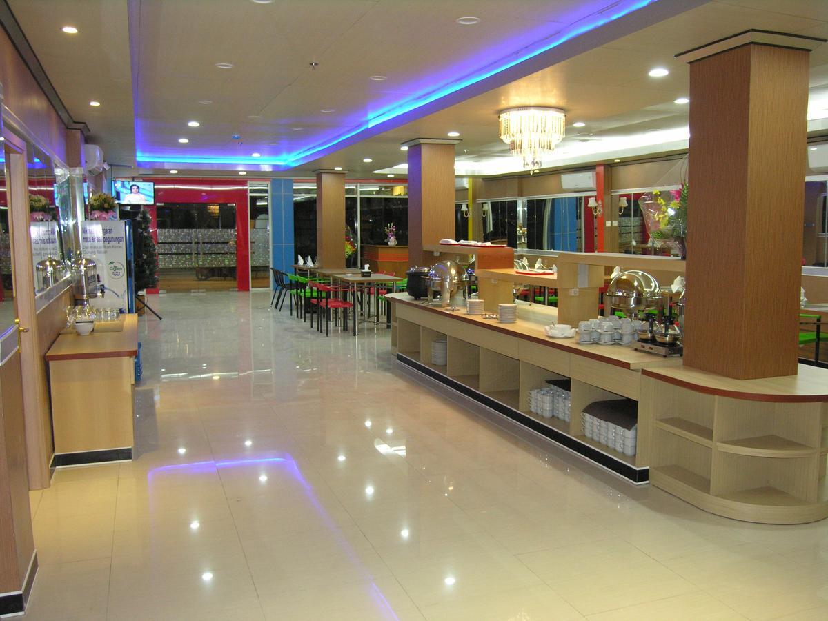 Hotel Delima Banjarmasin  Buitenkant foto