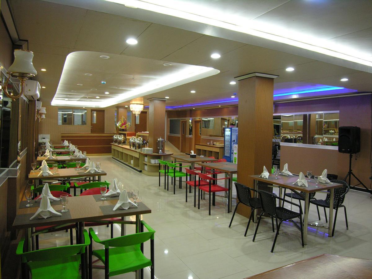 Hotel Delima Banjarmasin  Buitenkant foto