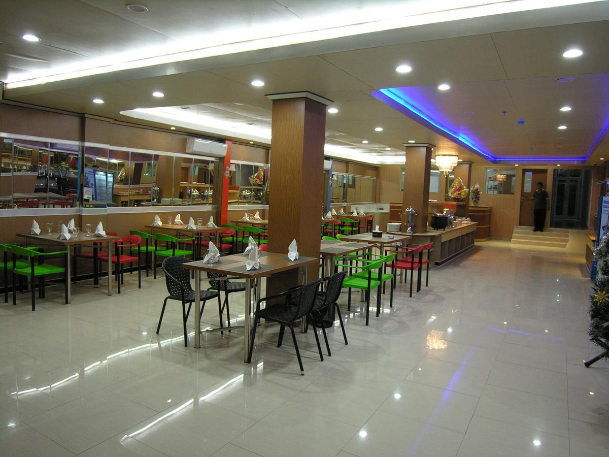 Hotel Delima Banjarmasin  Buitenkant foto