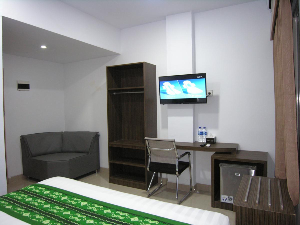 Hotel Delima Banjarmasin  Buitenkant foto