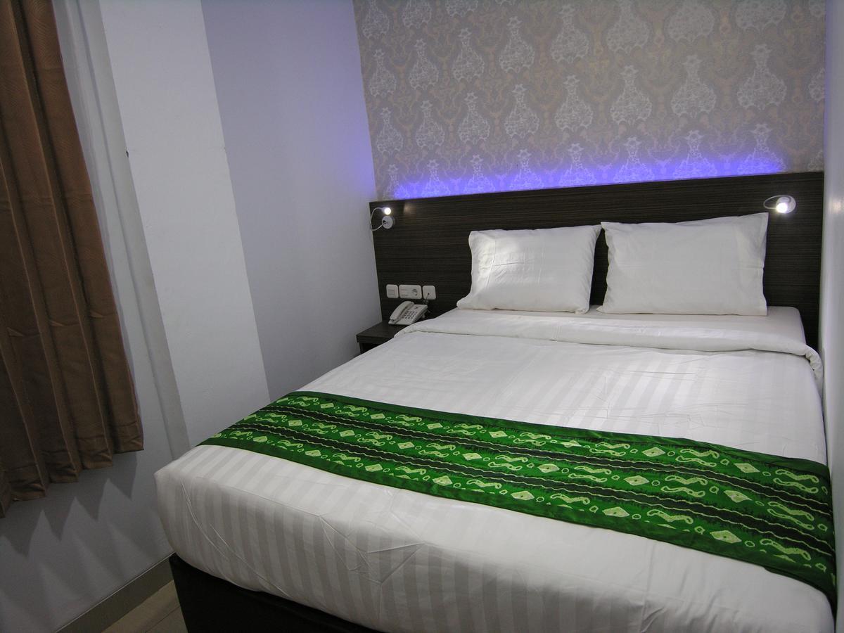 Hotel Delima Banjarmasin  Buitenkant foto
